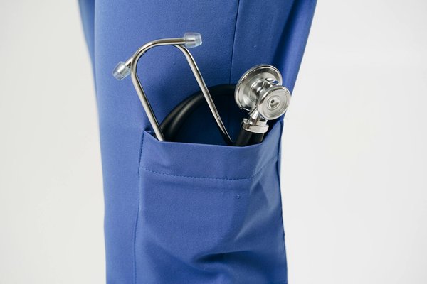 Choisir une crème hydratante sans parfum pour les peaux sensibles : bienfaits et conseils